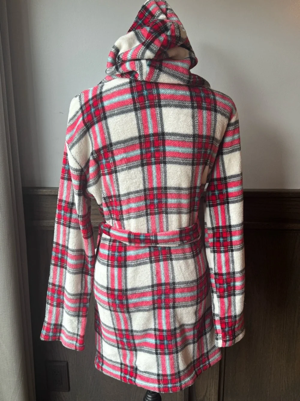 Forever 21 Red, Black & White Plaid Hooded Robe Largr - Picture 3 of 7